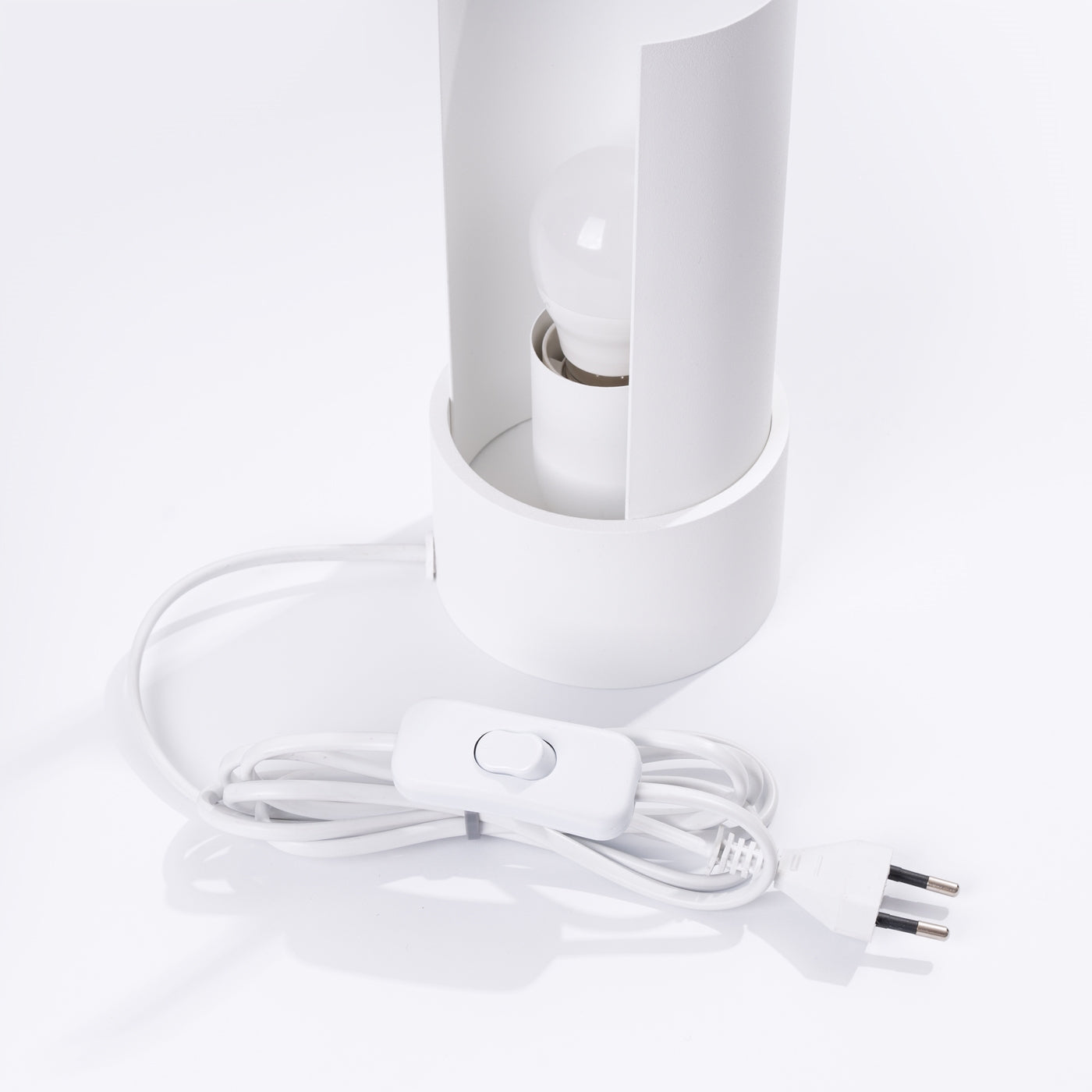 Luzara - Table Lamp - 1-Light White Steel - Con Lámina Giratoria - Bombilla No Incluida - 10x10x21 cm