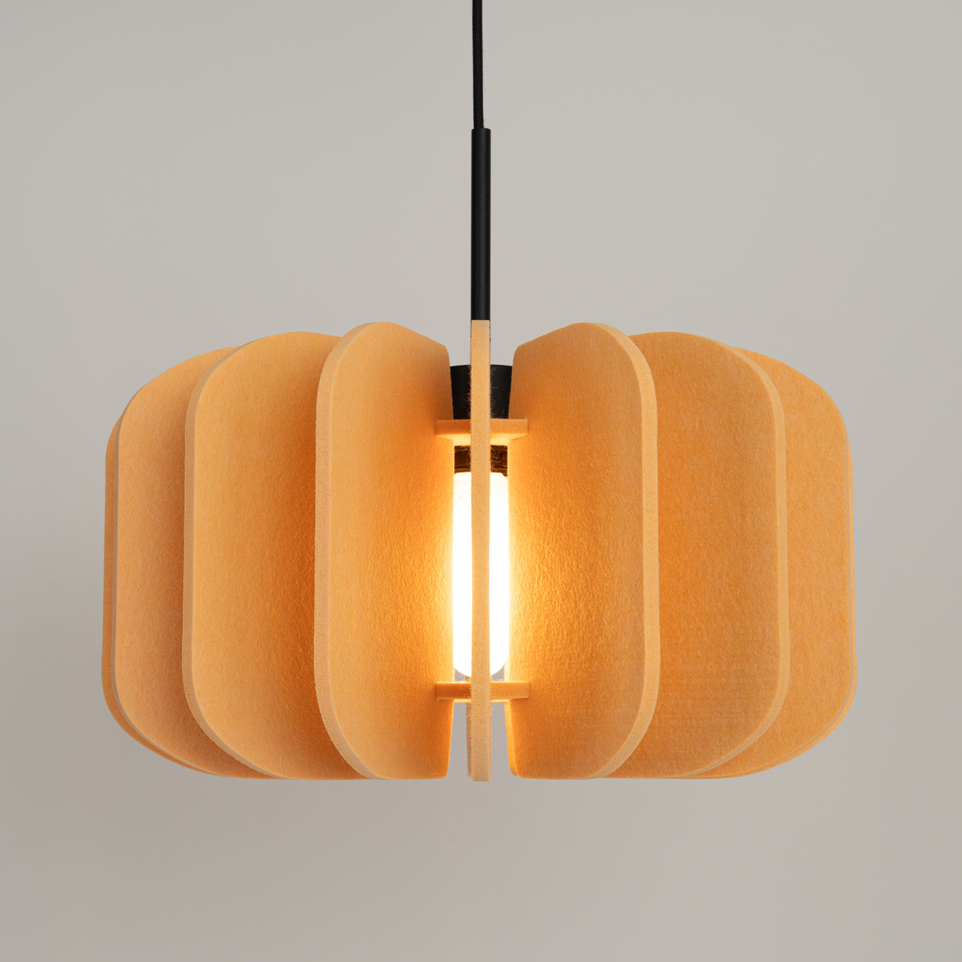 Spanish Orange - Pendant Light - 1-Light - Amarillo/Negro - Fieltro y Acero - E27 230V IP20 - 146 cm Alto